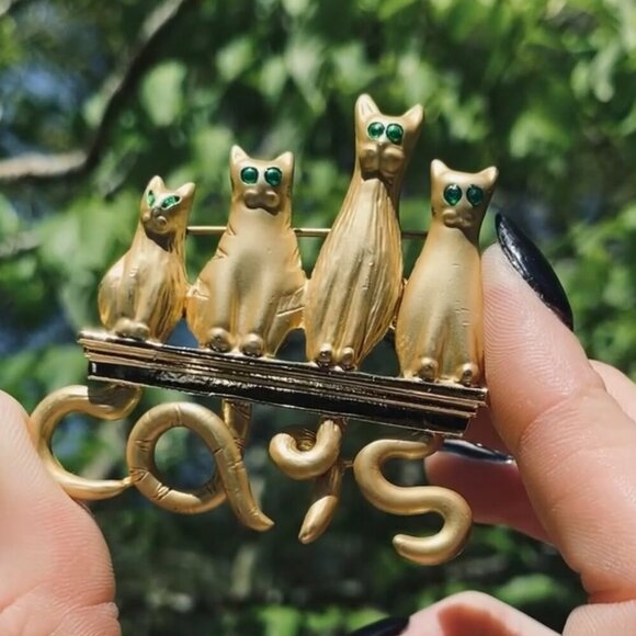 AJC Jewelry - AJC 4 Golden Cats w. Green Eyes Matte Finish Brooch Pin